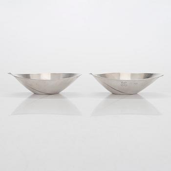 Tapio Wirkkala, two silver bowls, marked TW, Kultakeskus, Hämeenlinna 1960.