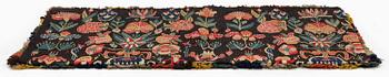 A carrige cushion, 'Urnor och par', tapestry weave, c. 82 x 39 cm, around the years 1800-1825.