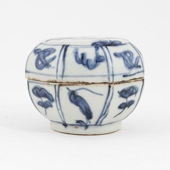 A blue and white porcelain box with cover, probably Ming dynasty.