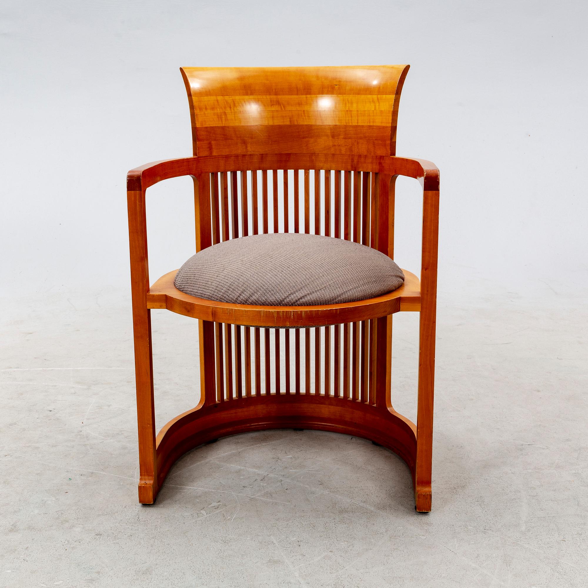 Frank Lloyd Wright, karmstol, modellnummer 606 "Barrel", Cassina.