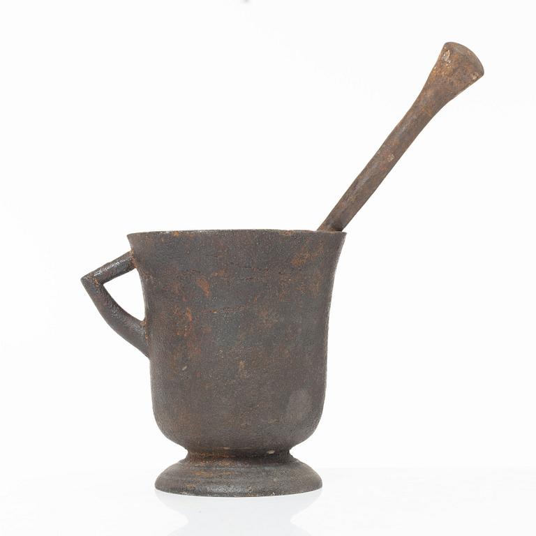A Gothic-type cast-iron mortar, 17th / 18th century.