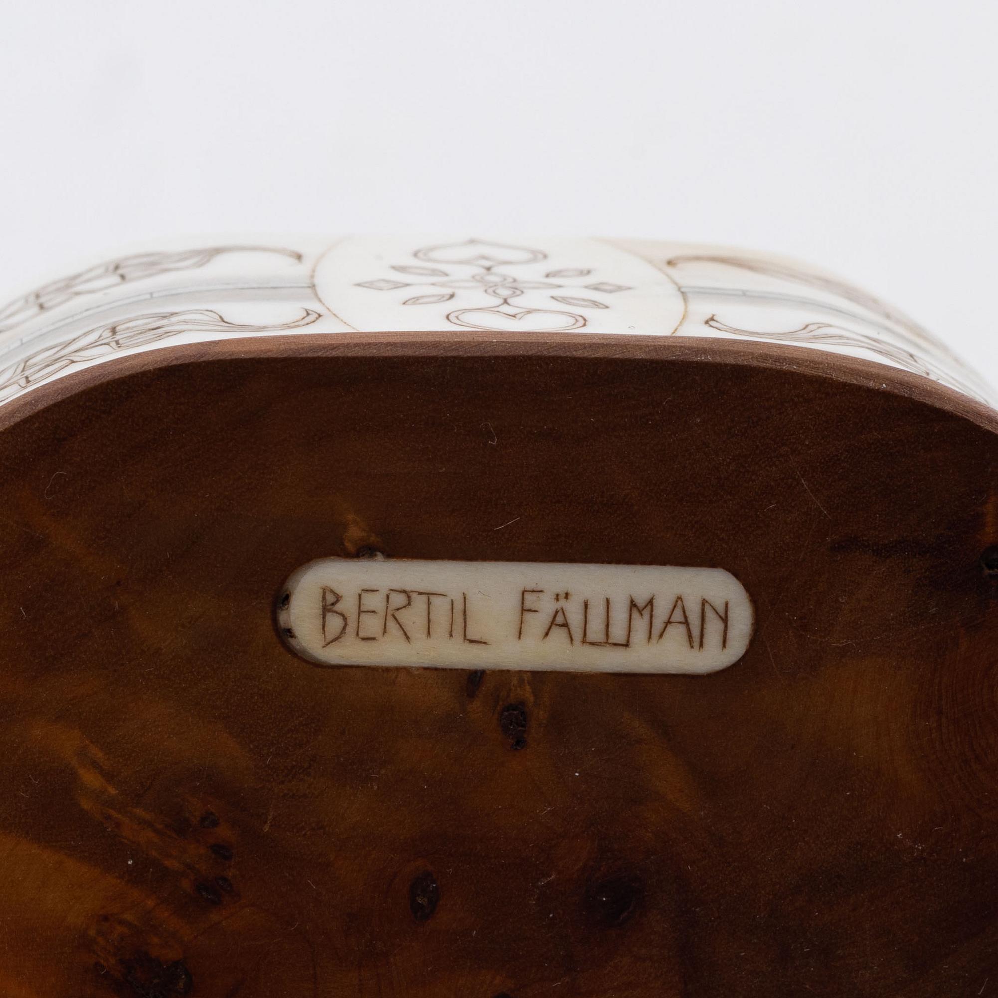 A birch and reindeer horn box by Bertil Fällman, signed.