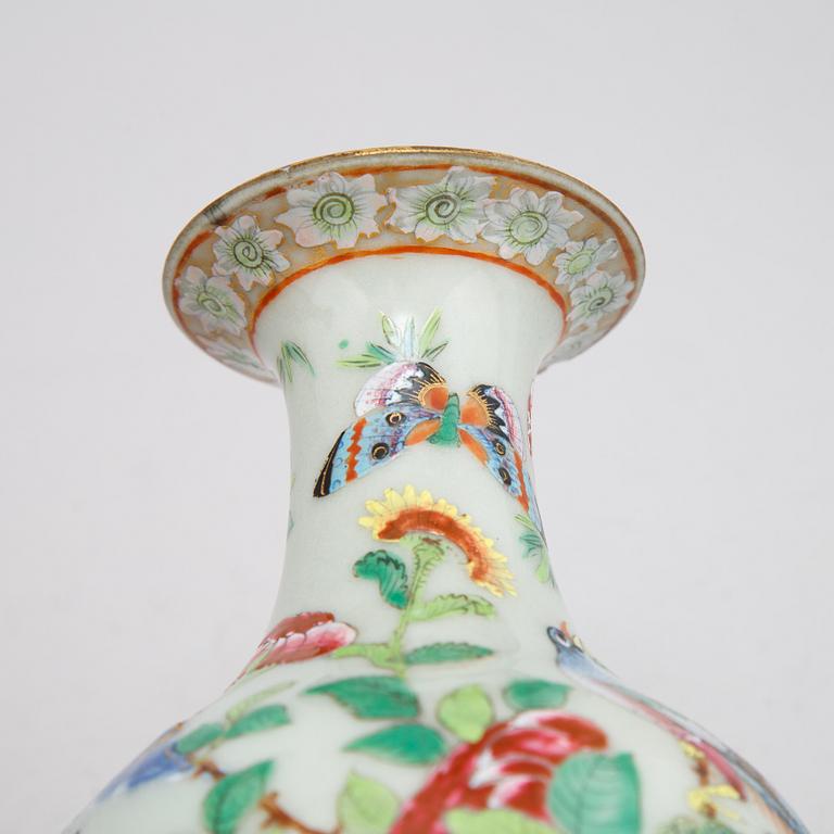 Two similar, Chinese porcelain vases, around the year 1900.