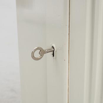 Hörnskåp, 1900-talets mitt.