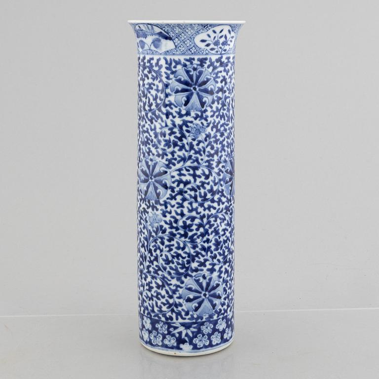 Vas, porslin, sen Qingdynasti, omkring 1900.