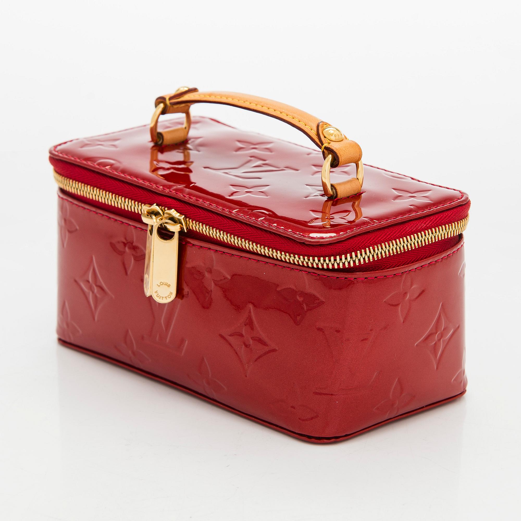 Louis Vuitton, korurasia.