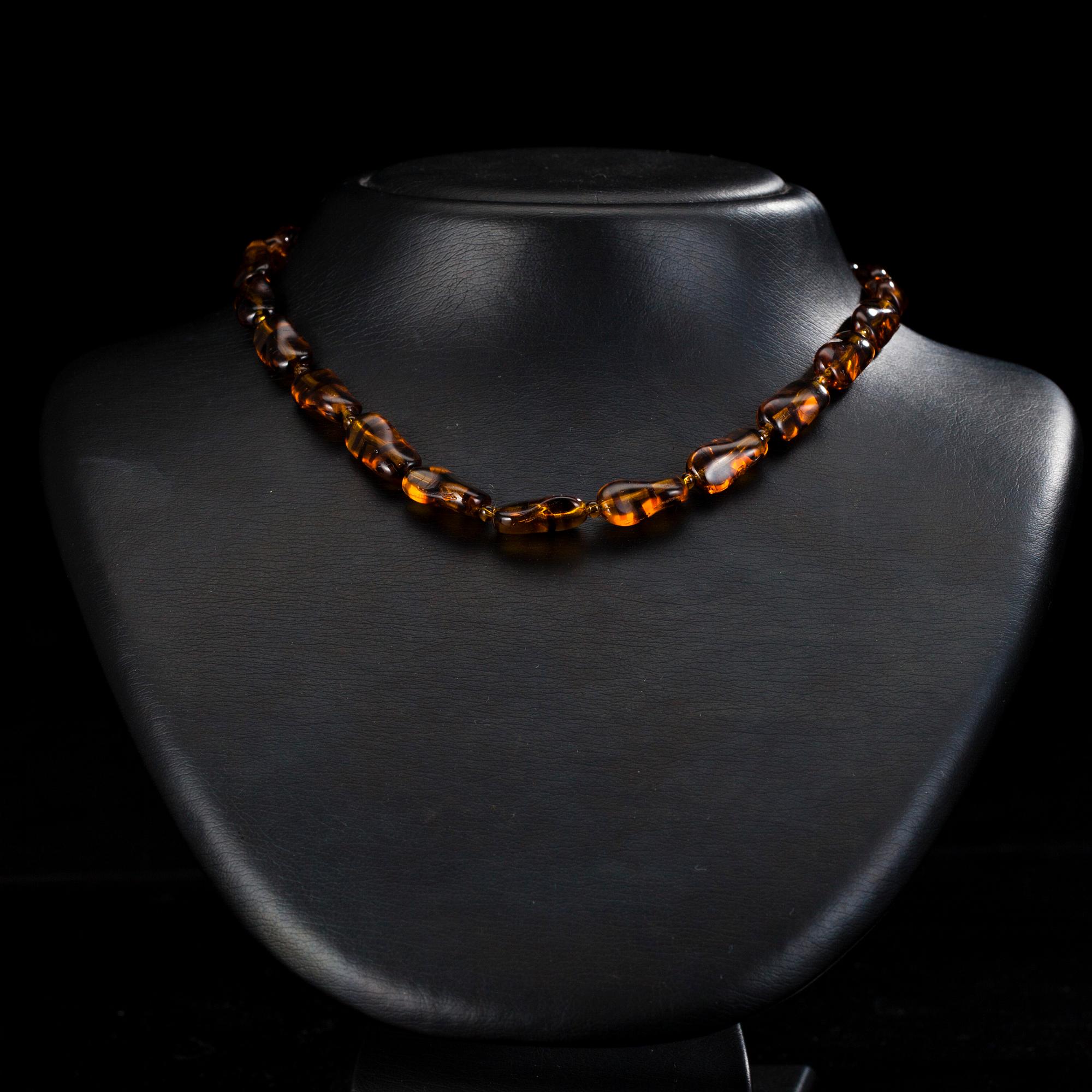 HALSSMYCKEN, 4 st, bärnsten, pärlor i olika storlekar.