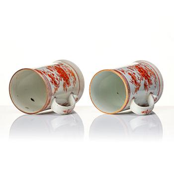 A pair of iron red decorated tankards, Qing dynasty, Kangxi (1662-1722).