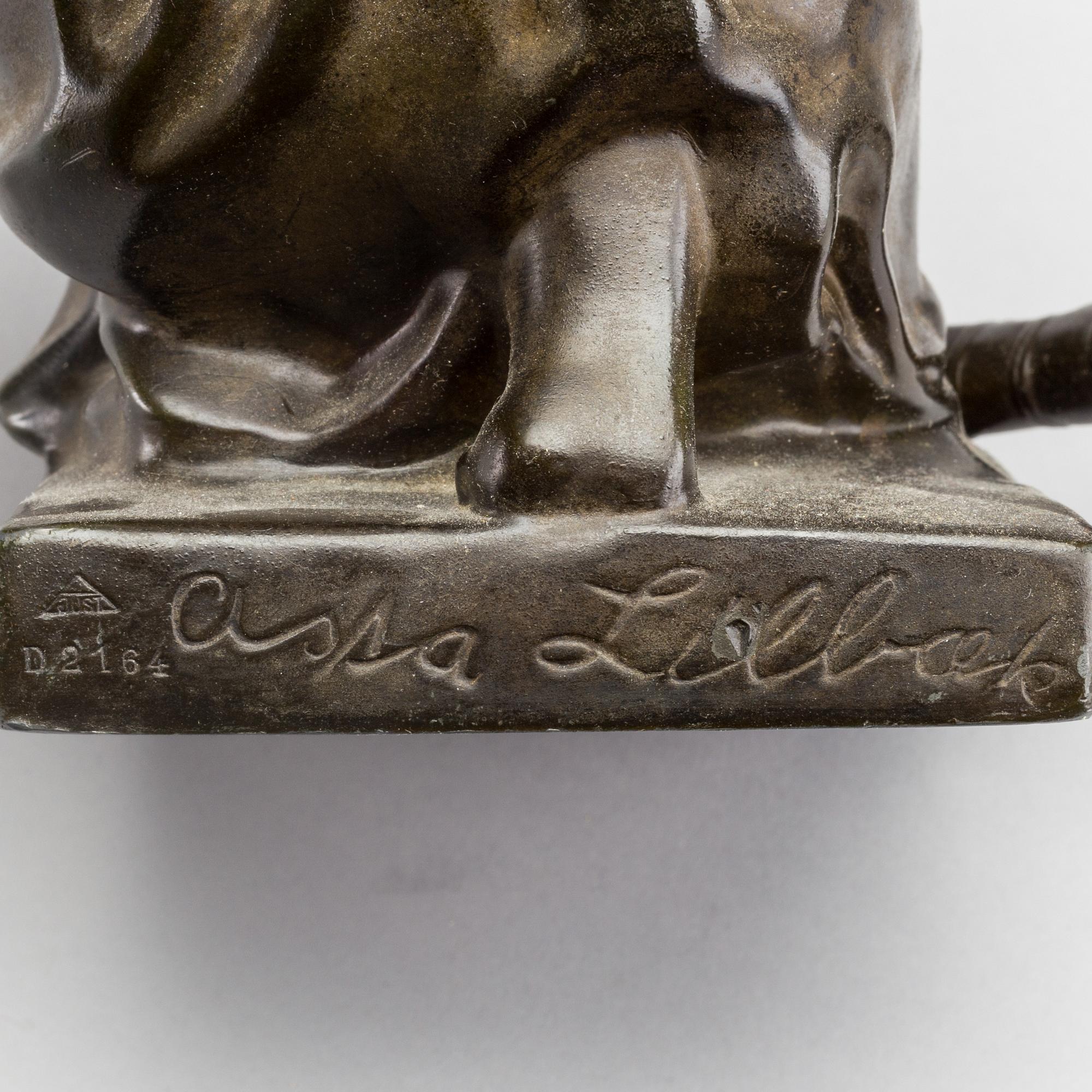 Asta Lilbaek, skulptur  "Flickan med guldhornet".