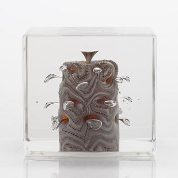 Oiva Toikka, an annual glass cube, 1979, signed Oiva Toikka, Nuutajärvi 1979, numbered 608/1000.