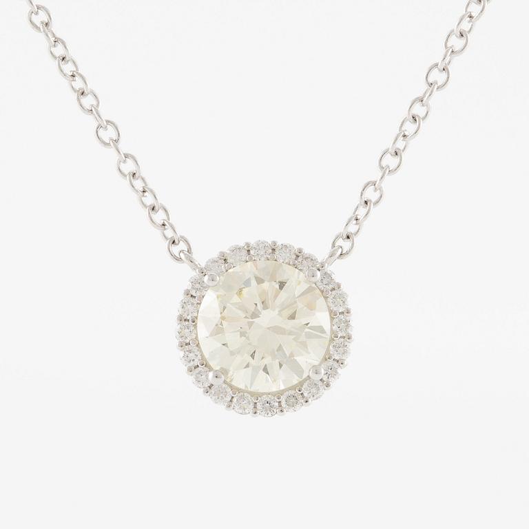 Collier 18K vitguld med briljantslipad diamant.