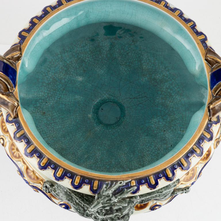 A majolica urn, Rörstrand, around the year 1900.