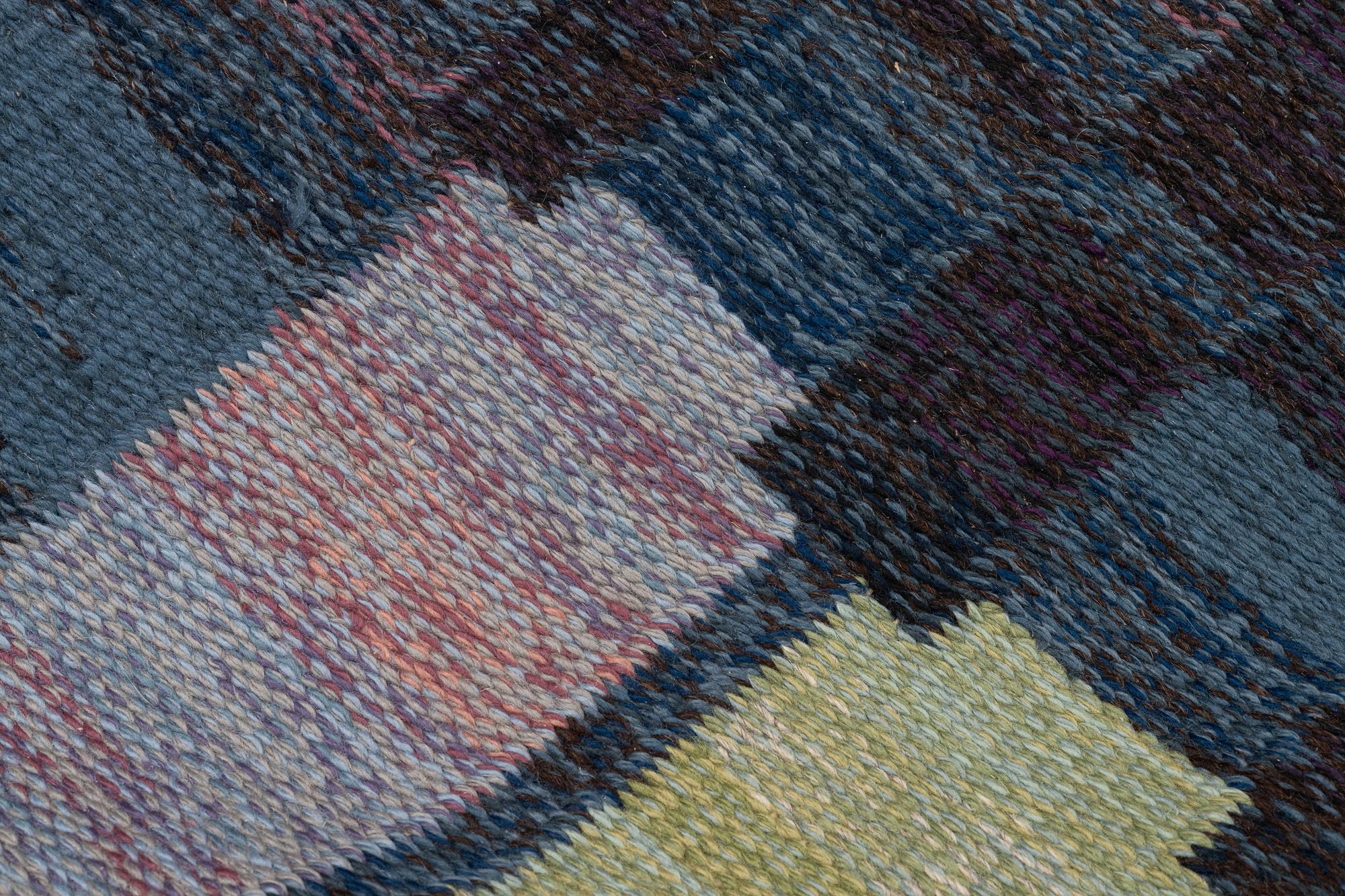 Judith Johansson, matta "Spise Hall", rölakan, 275 x 224 cm. Signerad JJ.