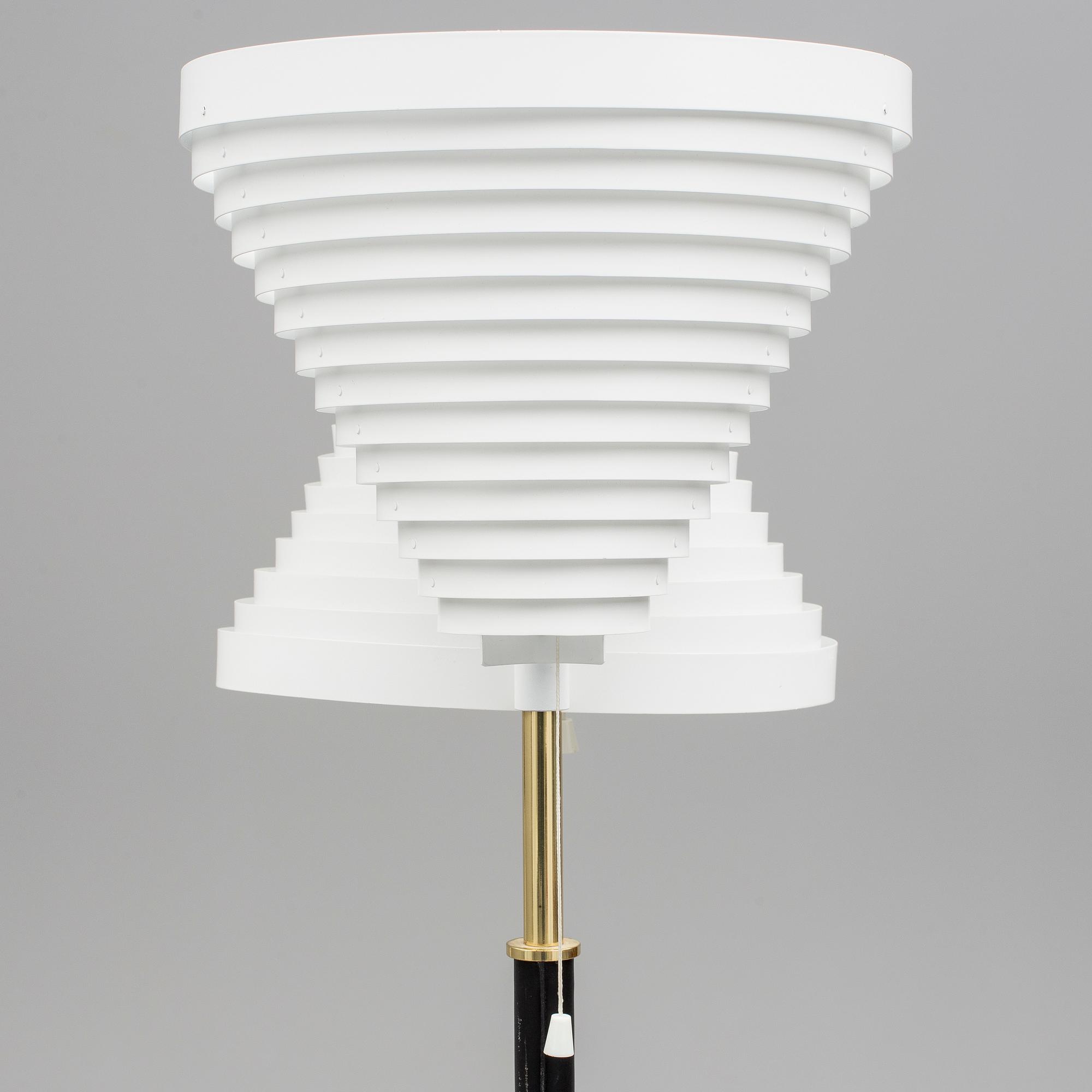 GOLVLAMPA, "modell A810", Alvar Aalto, Artek, Finland, 1900-talets andra hälft.