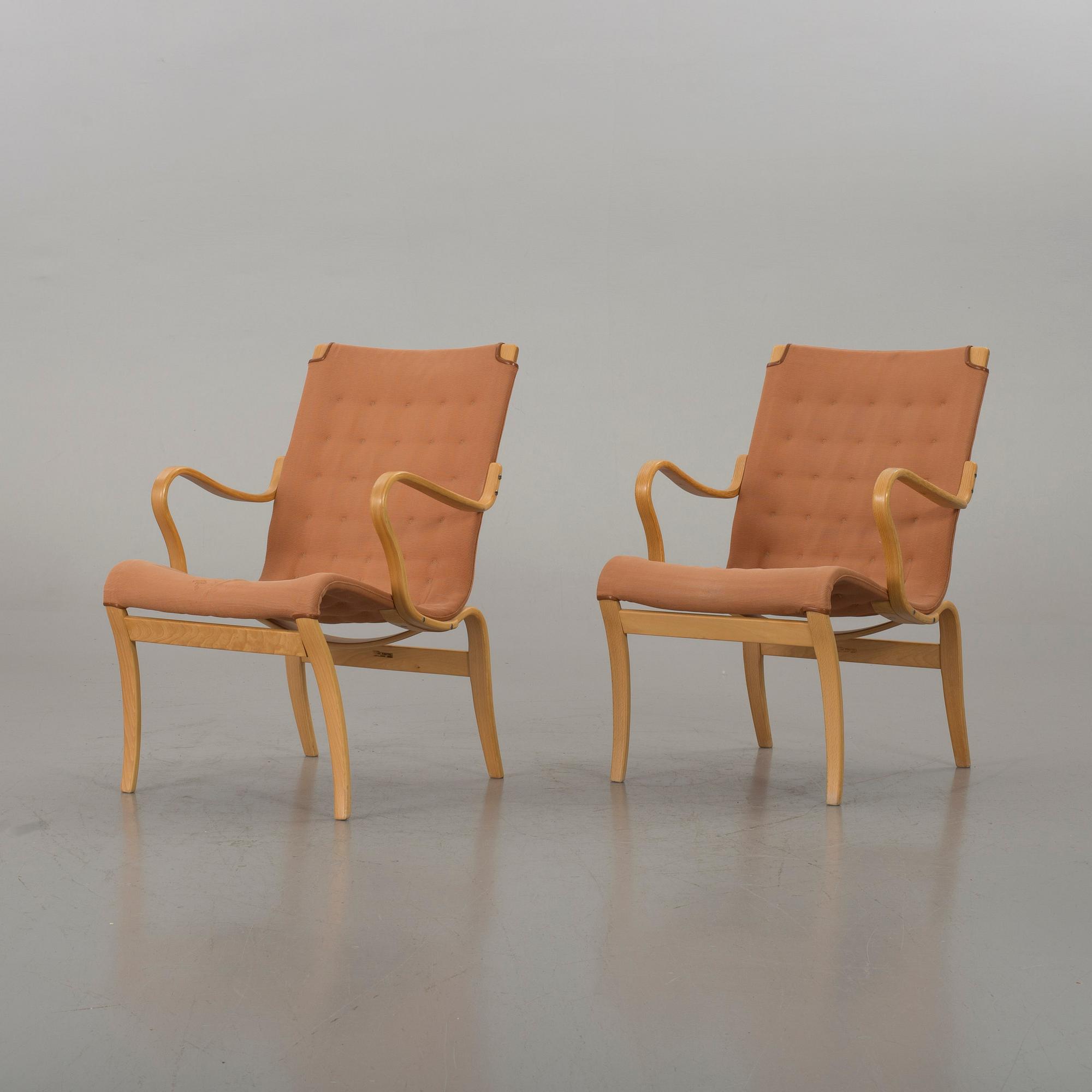 A PAIR OF BRUNO MATHSSON "MINA" ARMCHAIRS, Bruno Mathsson International.
