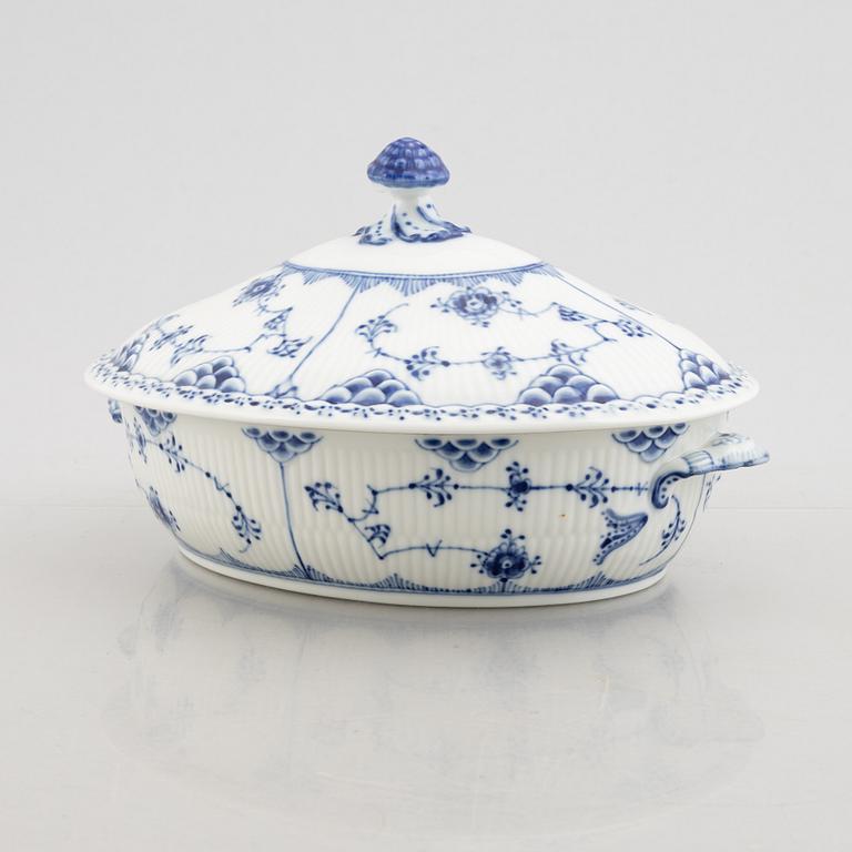 A 'Blue Fluted' / 'Musselmalet half lace' porcelain tureen with cover, Royal Copenhagen, model 622, 1966/67.