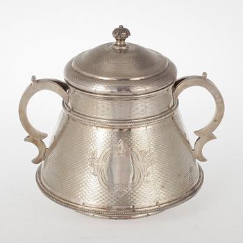 SOCKERSKÅL, silver, Karl Järveläinen, S:t Petersburg, 1869. Vikt ca 540 g.