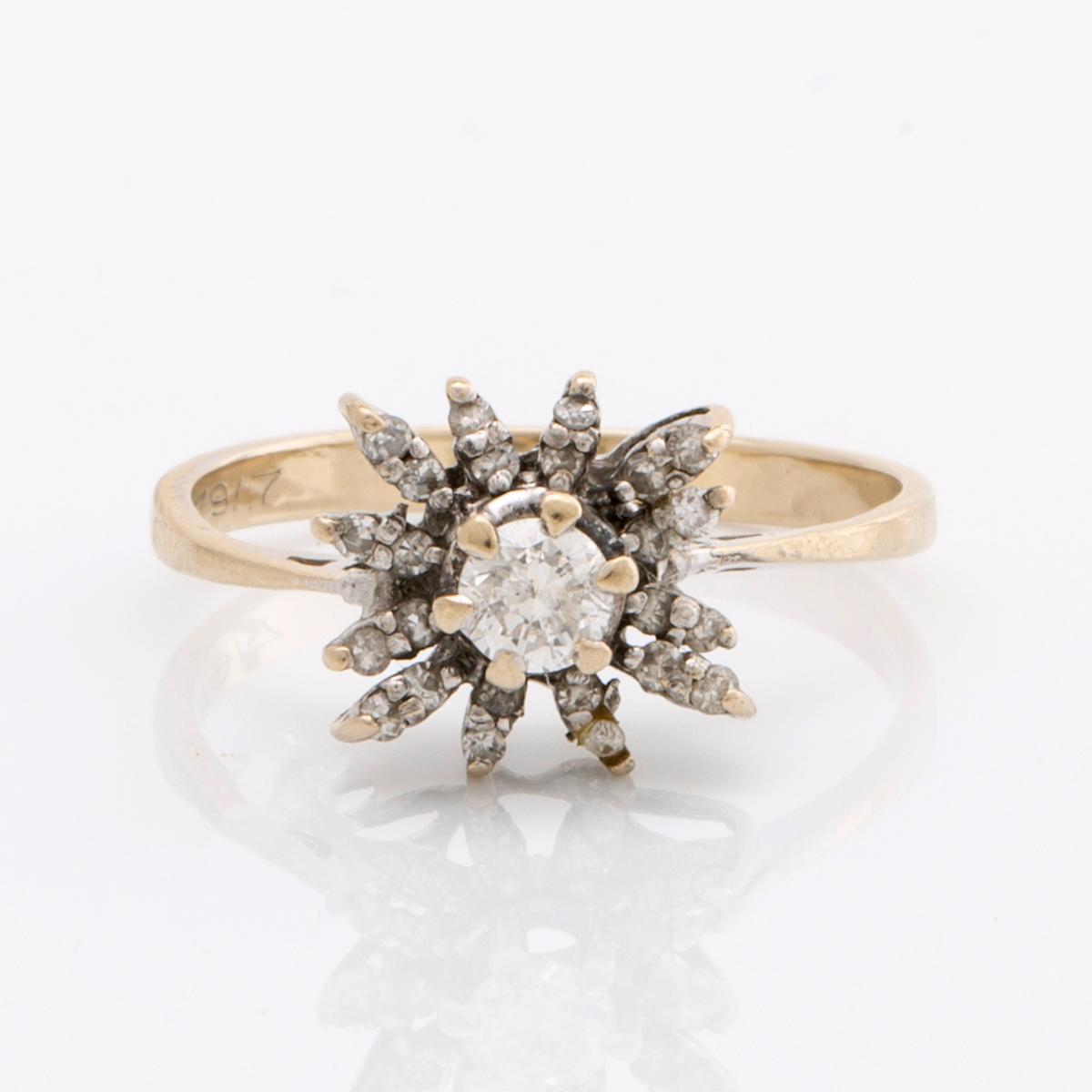 RING 18K whitegold 1 brilliant-cut diamond approx 0,25 ct and single-cut diamonds.