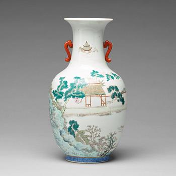 861. A famille rose vase, late Qing dynasty.