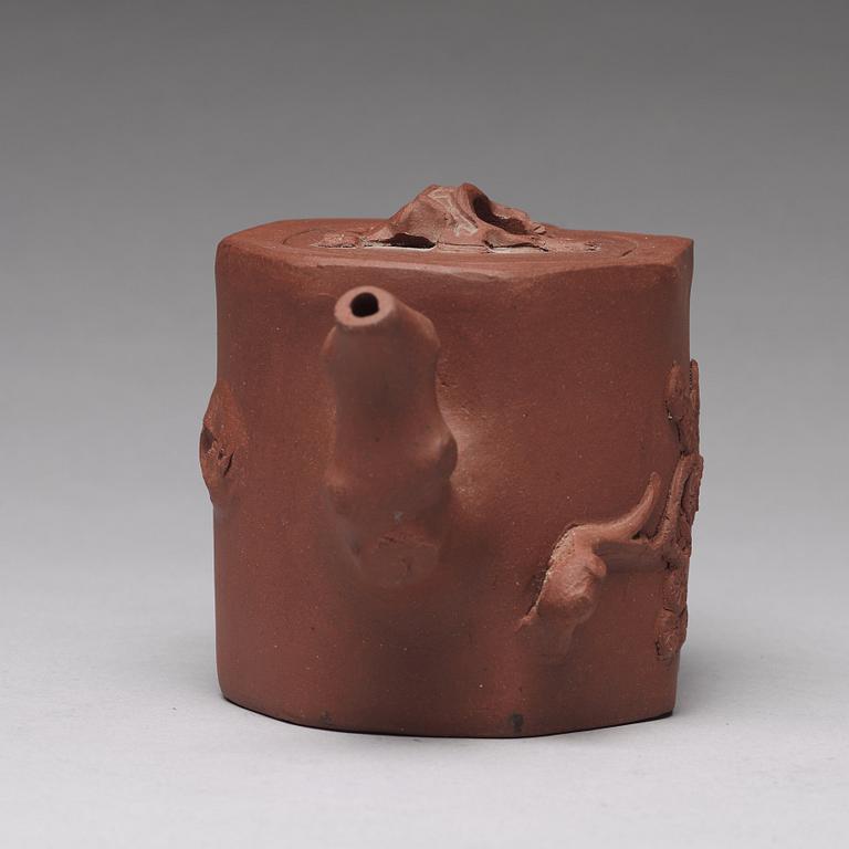 A Yixing teapot with cover, Qing dynasty, 19th Century. With sealmark to base.