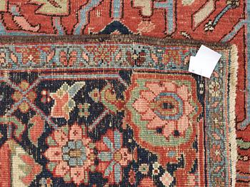 SEMIANTIK HERIS. 355 x 293,5 cm.