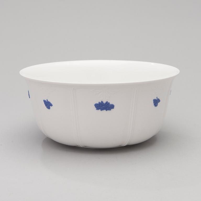 A 43-piece porcelain dinnerware set, "Blå blom", Gustavsberg.