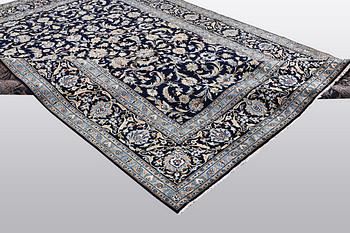 A carpat, Kashan signed Reza Torshi, ca 370 x 250 cm.