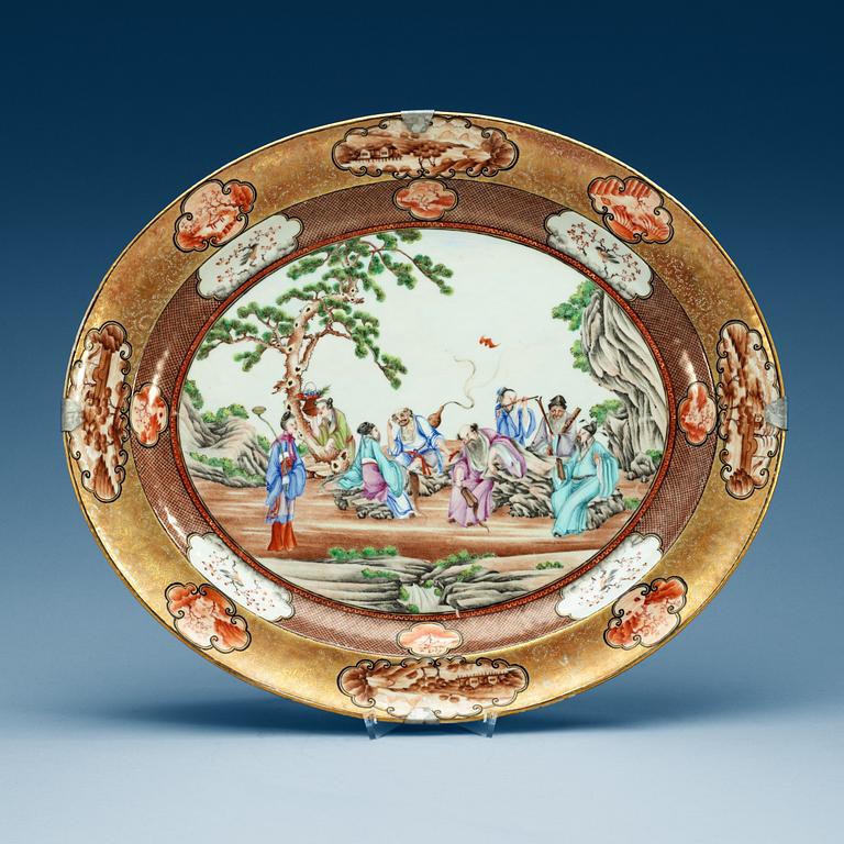 A famille rose serving dish, Qing dynasty, Qianlong (1736-95).