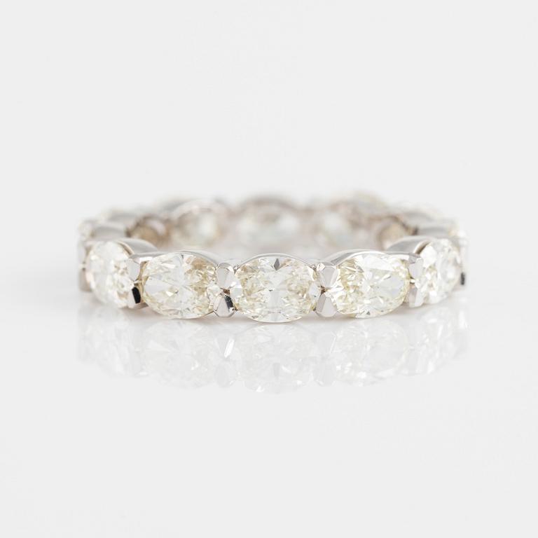 Oval cut diamond eternity ring, total 3,88 ct.