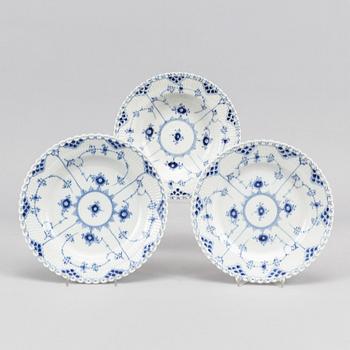 17 parts of the porcelain dining service 'Musselmalet' from Royal Copenhagen.