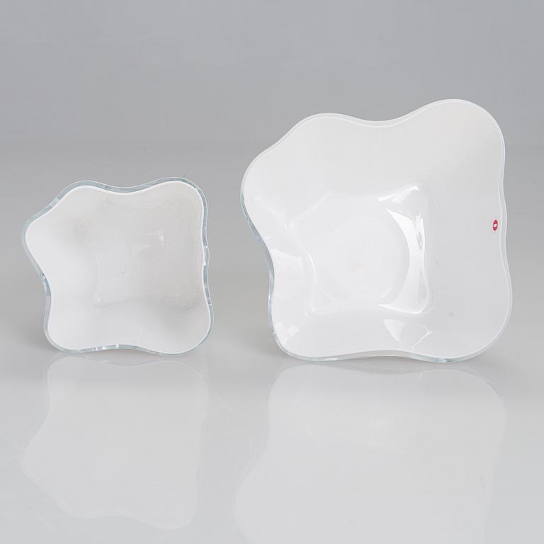 Alvar Aalto, lasiveistos,  "Aallon kukka", neliosainen, signeerattu Alvar Aalto Iittala 2001.