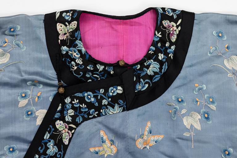 A lavender blue embroidered silk female informal robe, late Qing dynasty, 19th century.