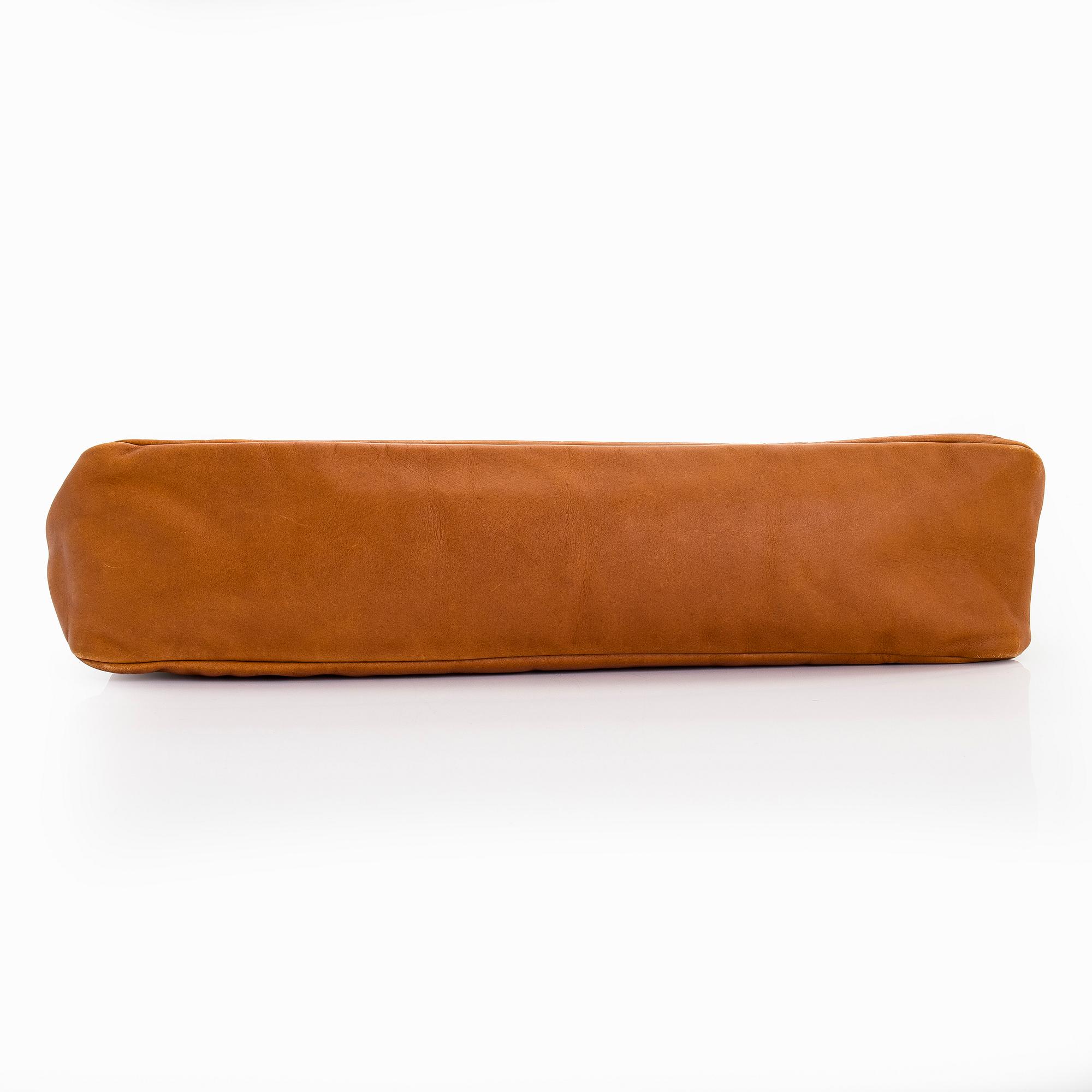 Gucci, a 'Horsebit Hobo' bag.