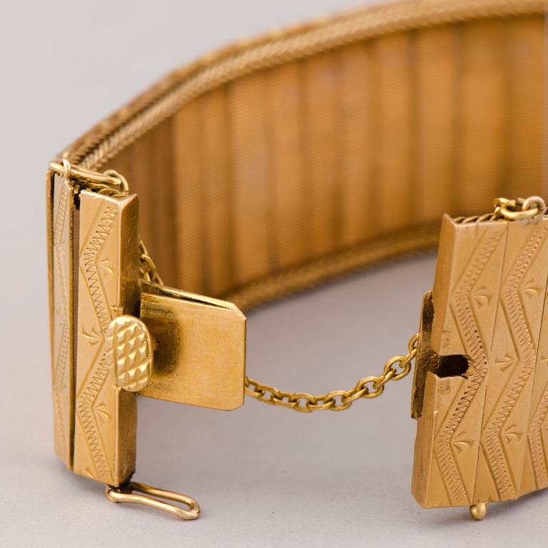 A BRACELET, 18K gold. Uno A Erre, Italy.