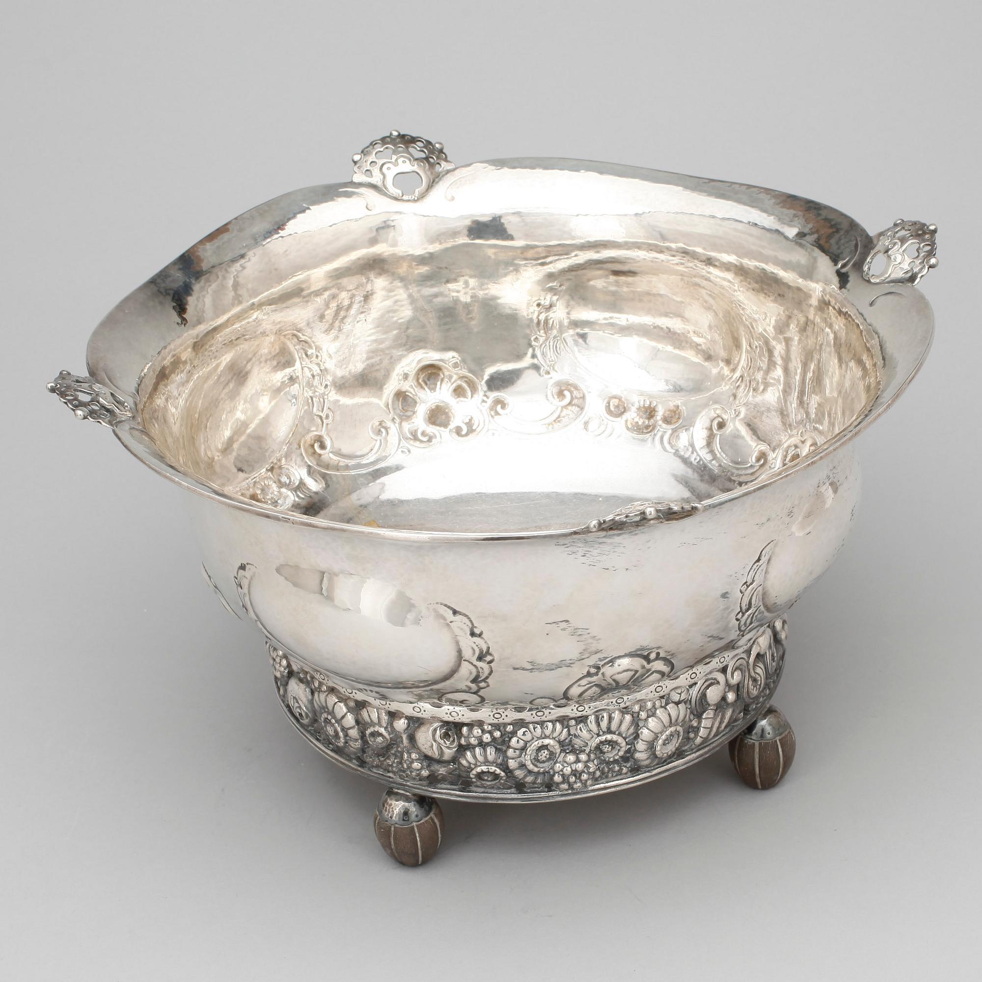 SKÅL, silver, Bremer Werkstätte, Tyskland, 1900-talets första hälft. Total vikt ca 942 gram.