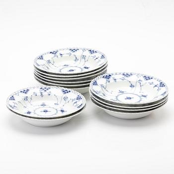 Royal Copenhagen, djupa tallrikar, 12 st, porslin, "Musselmalet helblonde", Danmark.