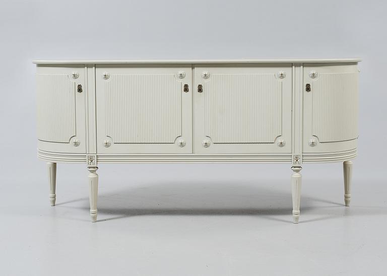 SIDEBOARD, gustaviansk stil, 1900-talets andra hälft.