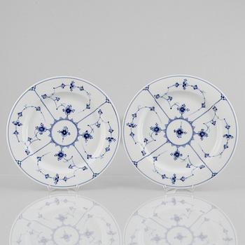 A 'Blue Fluted Plain' tureen with cover and four serving dishes, Royal Copenhagen, model 214 and 217, 1898-1923.