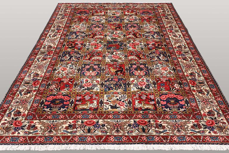 A Bakhtiari carpet, c. 305 x 207 cm.