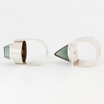 RINGAR, 2 st. Silver med syntetisk grön spinell.