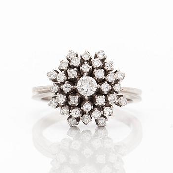 Ring, 18K white gold and brilliant-cut diamonds.