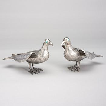 BORDSDEKORATIONER, 2 st, silver, Iran 1900-talets mitt. Totalvikt 576 g.