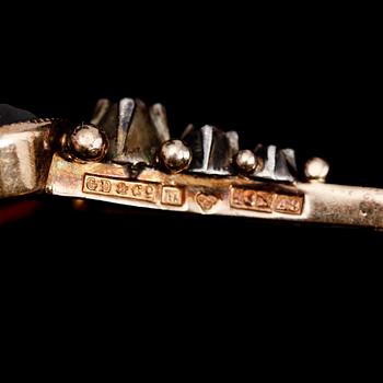 ARMBAND, 18 k guld, cabochonslipad granat och rosenstenar, svenska stämplar, GD&C, Stockholm 1951.