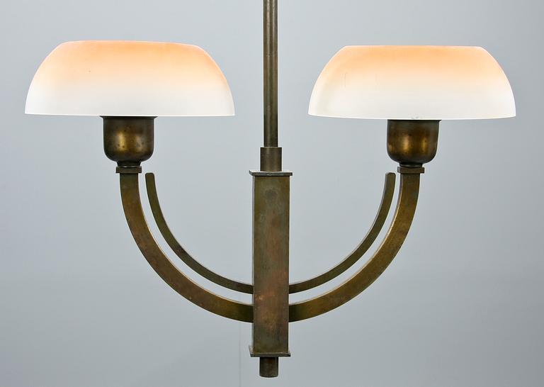 TAKLAMPA, brons, 1900-talets första årtionden. H 90.