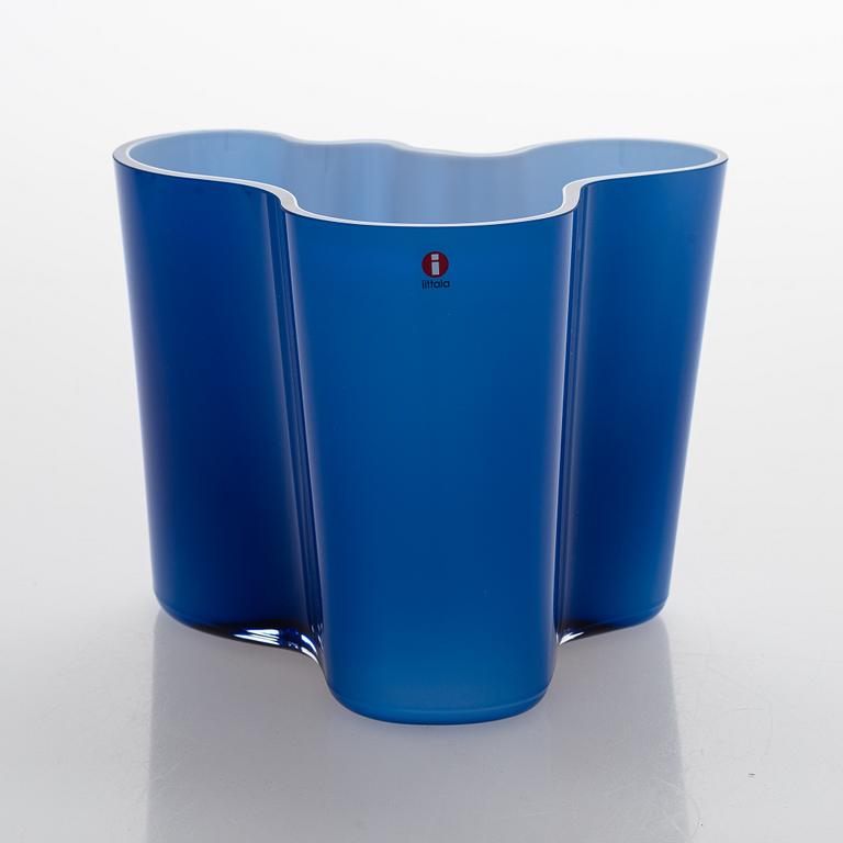 Alvar Aalto, juhlamaljakko Suomi 100, signeerattu Iittala 613/4000.