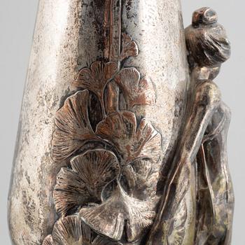 Hugo Leven, a Jugendstil vase. Likely for J.P. Kayser Sohn, Germany early 20th Century.