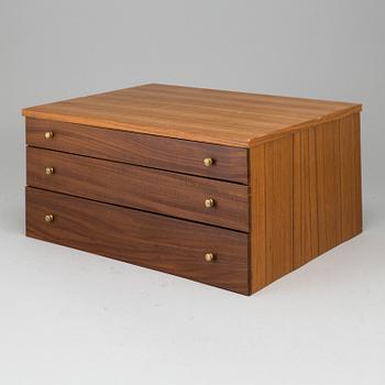 BESTICKSCHATULL, med bestickservis 124 delar, nysilver, Storbritannien.