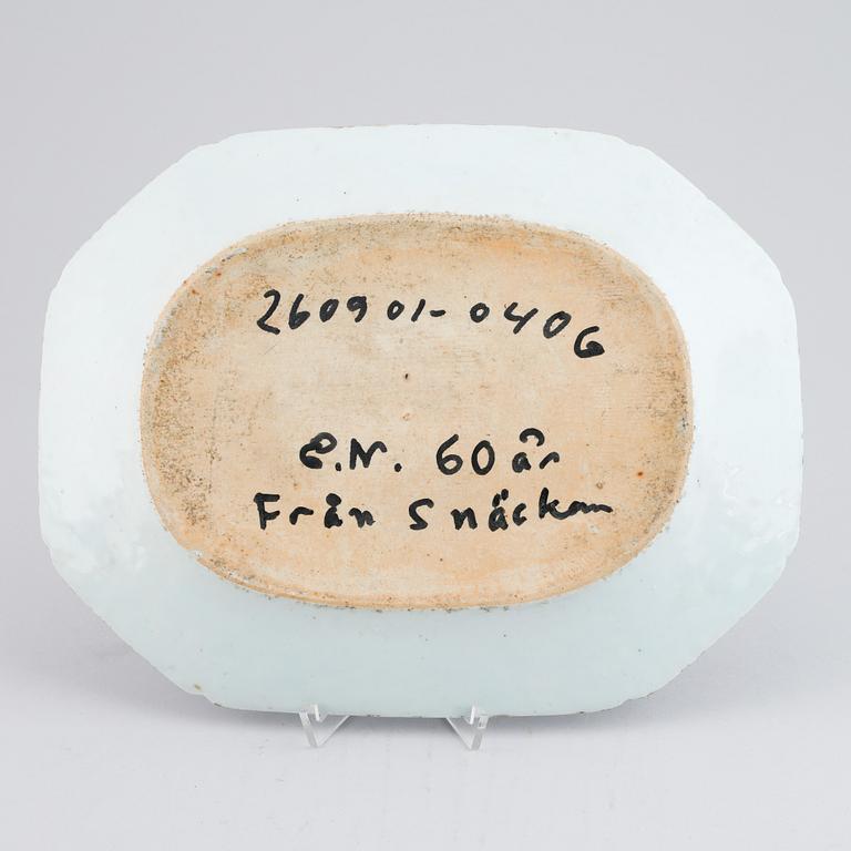 A Chinese blue and white serving dish, Qing dynasty, Qianlong (1736-1795).