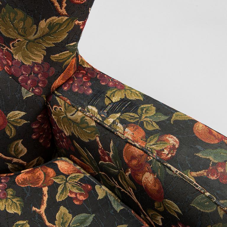 A mid-20th century armchair.