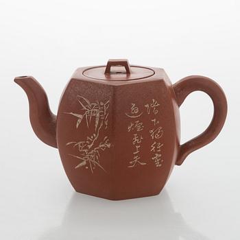 Teapot, yixing clay, China, 20th century.
